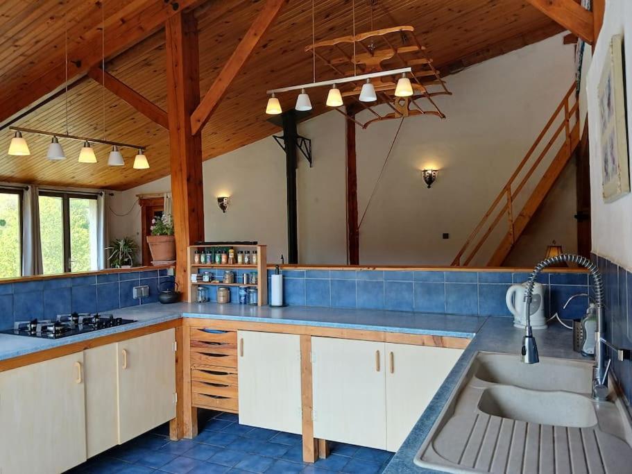 Bright Loft With Mountain And Nature View Hébergement de vacances *